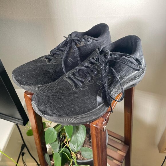 ASICS GT-2000 11 in Black - Picture 1 of 3